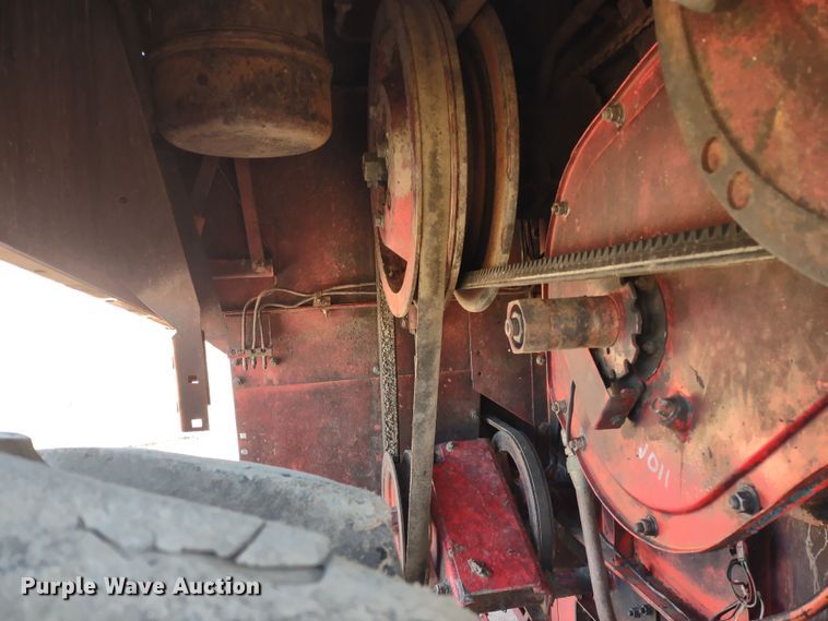 image for item DR8264 1981 Massey Ferguson 860  RWA combine