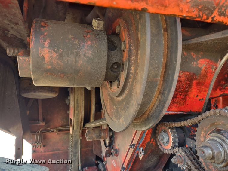 image for item DR8264 1981 Massey Ferguson 860  RWA combine