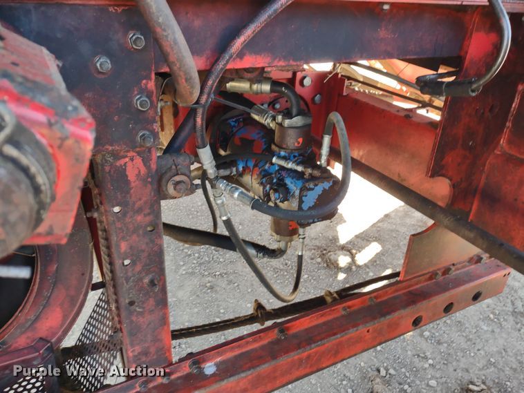 image for item DR8264 1981 Massey Ferguson 860  RWA combine
