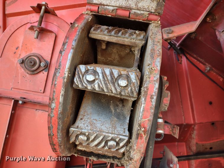 image for item DR8264 1981 Massey Ferguson 860  RWA combine