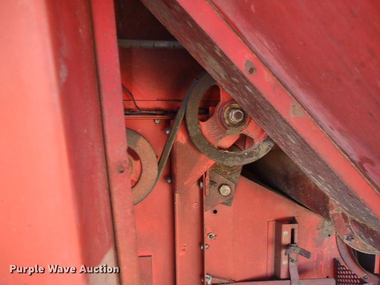 image for item DR8264 1981 Massey Ferguson 860  RWA combine