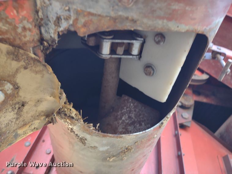 image for item DR8264 1981 Massey Ferguson 860  RWA combine