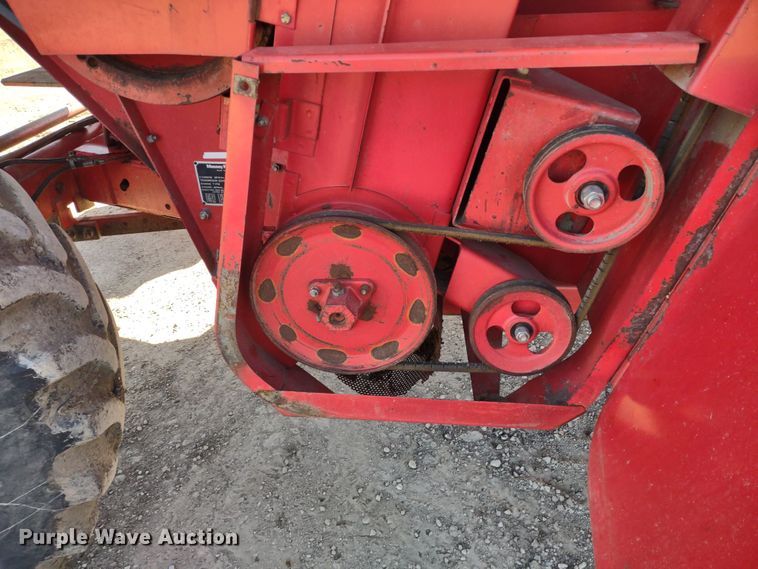 image for item DR8264 1981 Massey Ferguson 860  RWA combine