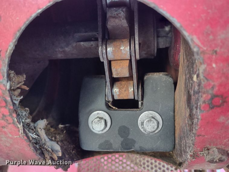 image for item DR8264 1981 Massey Ferguson 860  RWA combine