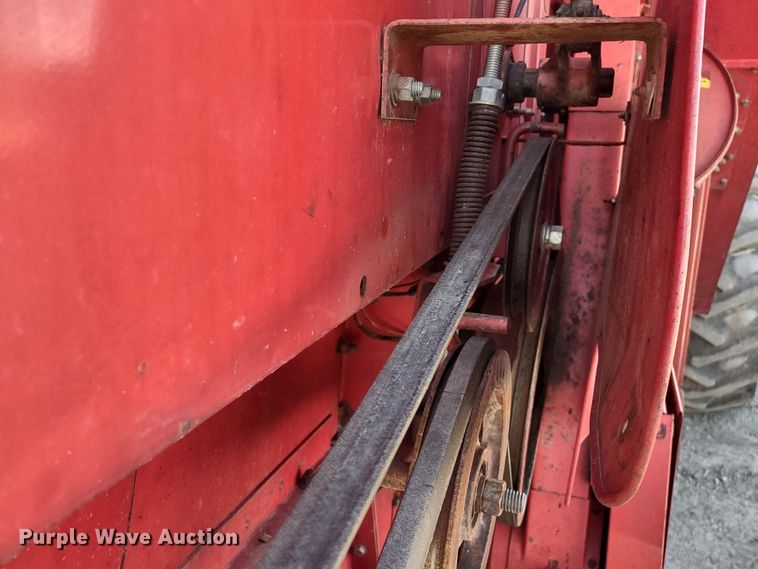 image for item DR8264 1981 Massey Ferguson 860  RWA combine