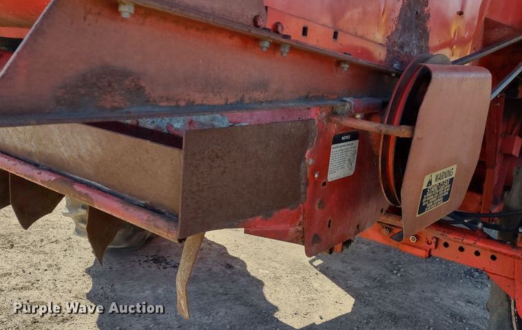 image for item DR8264 1981 Massey Ferguson 860  RWA combine