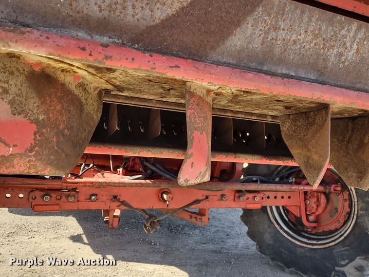 image for item DR8264 1981 Massey Ferguson 860  RWA combine