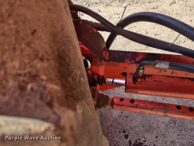 image for item DR8264 1981 Massey Ferguson 860  RWA combine