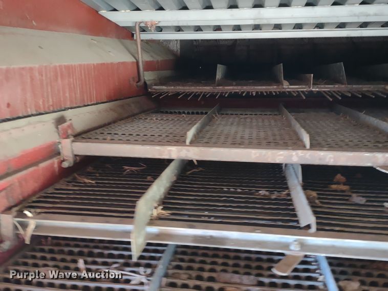 image for item DR8264 1981 Massey Ferguson 860  RWA combine