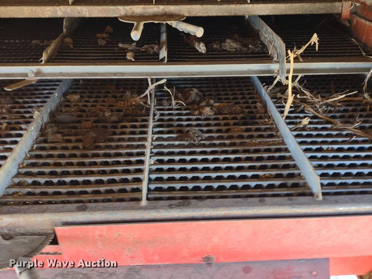 image for item DR8264 1981 Massey Ferguson 860  RWA combine