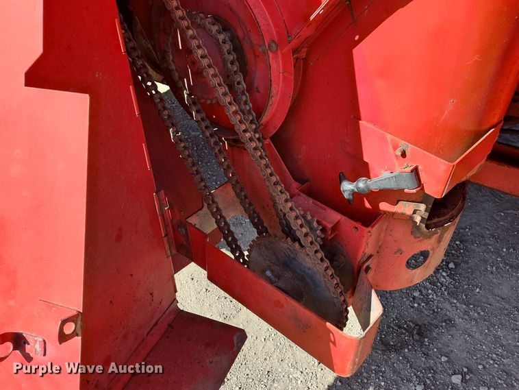 image for item DR8264 1981 Massey Ferguson 860  RWA combine