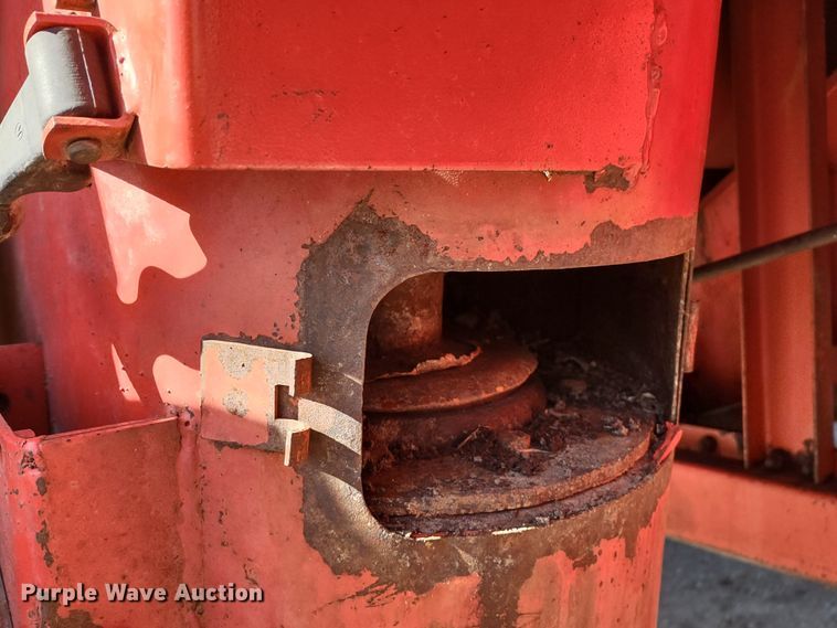 image for item DR8264 1981 Massey Ferguson 860  RWA combine