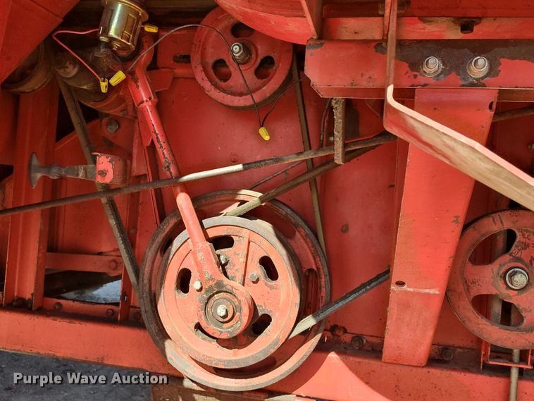 image for item DR8264 1981 Massey Ferguson 860  RWA combine