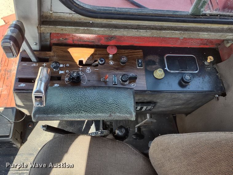 image for item DR8264 1981 Massey Ferguson 860  RWA combine