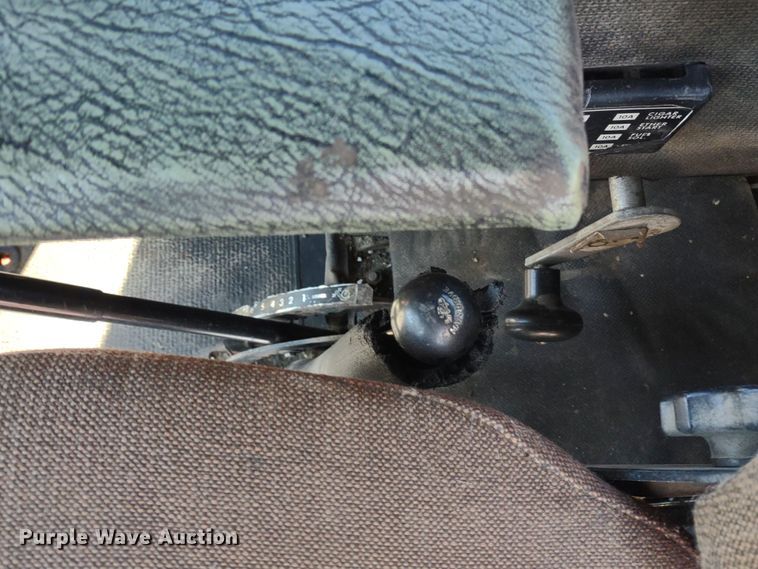 image for item DR8264 1981 Massey Ferguson 860  RWA combine