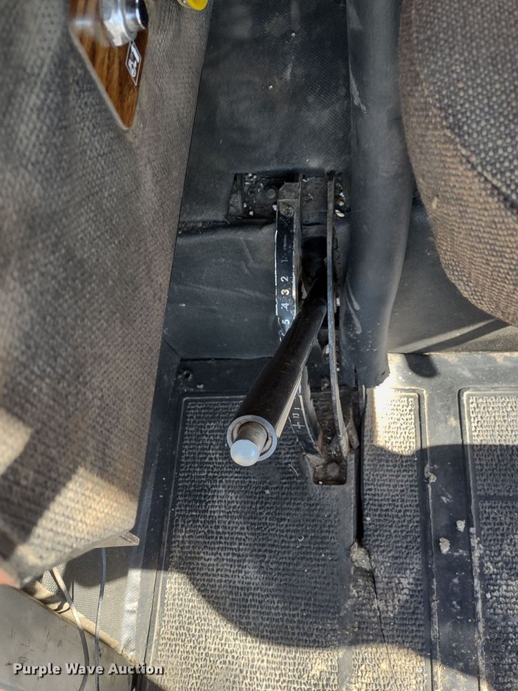 image for item DR8264 1981 Massey Ferguson 860  RWA combine