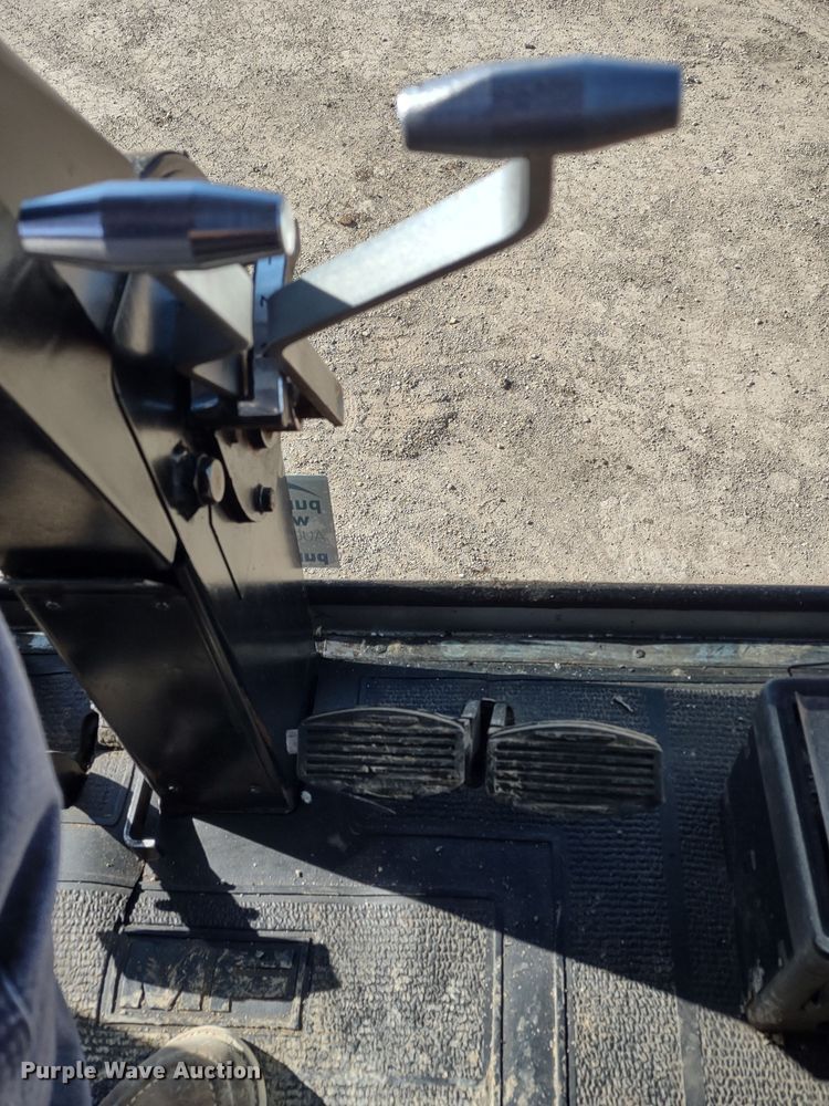 image for item DR8264 1981 Massey Ferguson 860  RWA combine