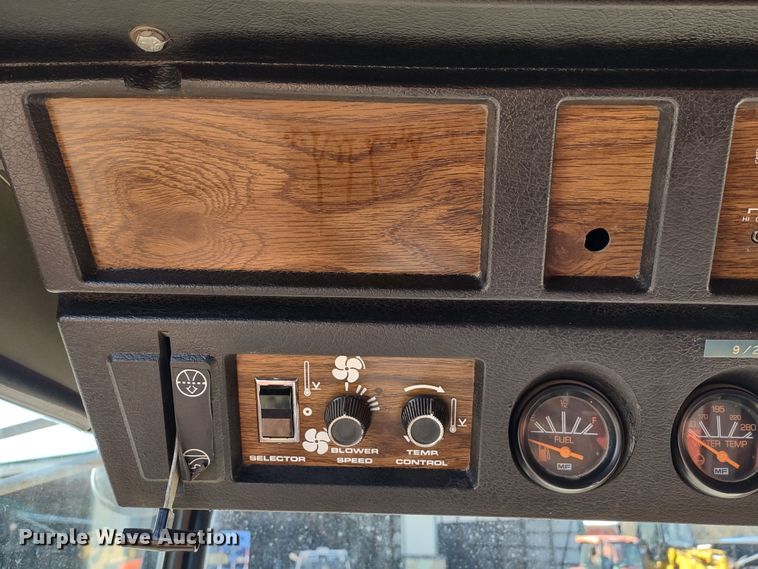 image for item DR8264 1981 Massey Ferguson 860  RWA combine