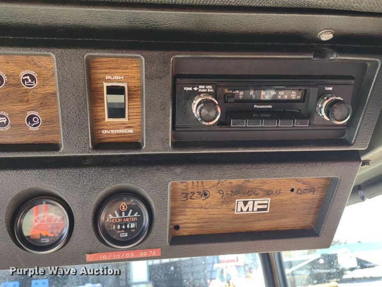 image for item DR8264 1981 Massey Ferguson 860  RWA combine