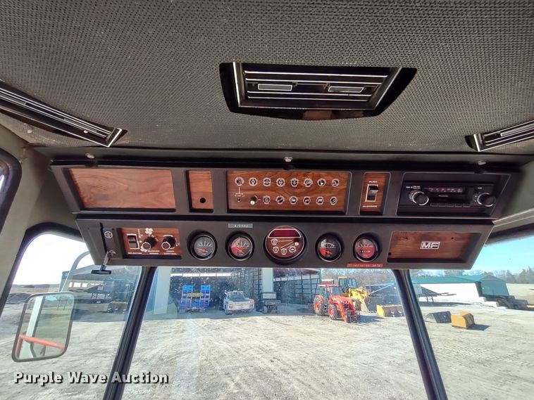 image for item DR8264 1981 Massey Ferguson 860  RWA combine