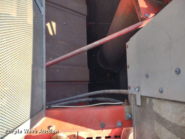 image for item DR8264 1981 Massey Ferguson 860  RWA combine