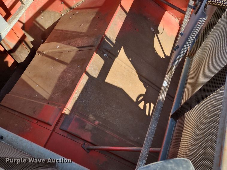 image for item DR8264 1981 Massey Ferguson 860  RWA combine