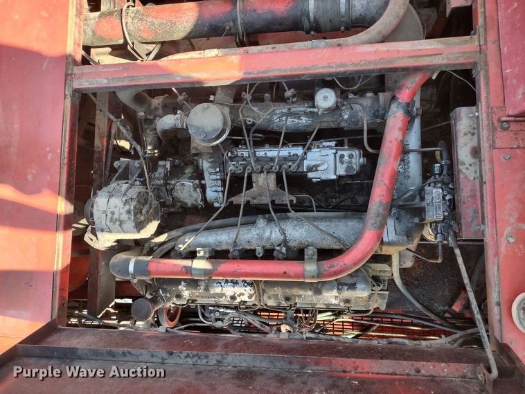 image for item DR8264 1981 Massey Ferguson 860  RWA combine