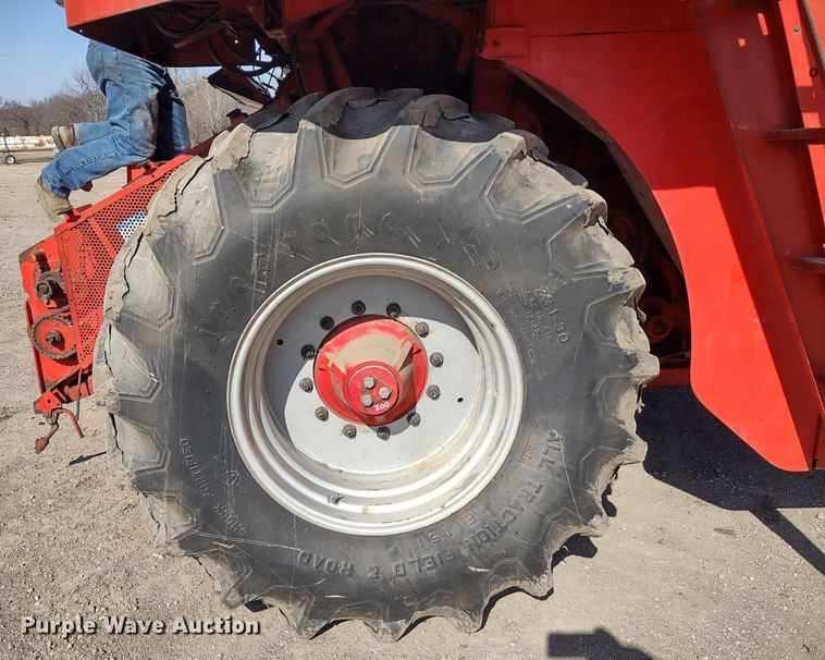image for item DR8264 1981 Massey Ferguson 860  RWA combine