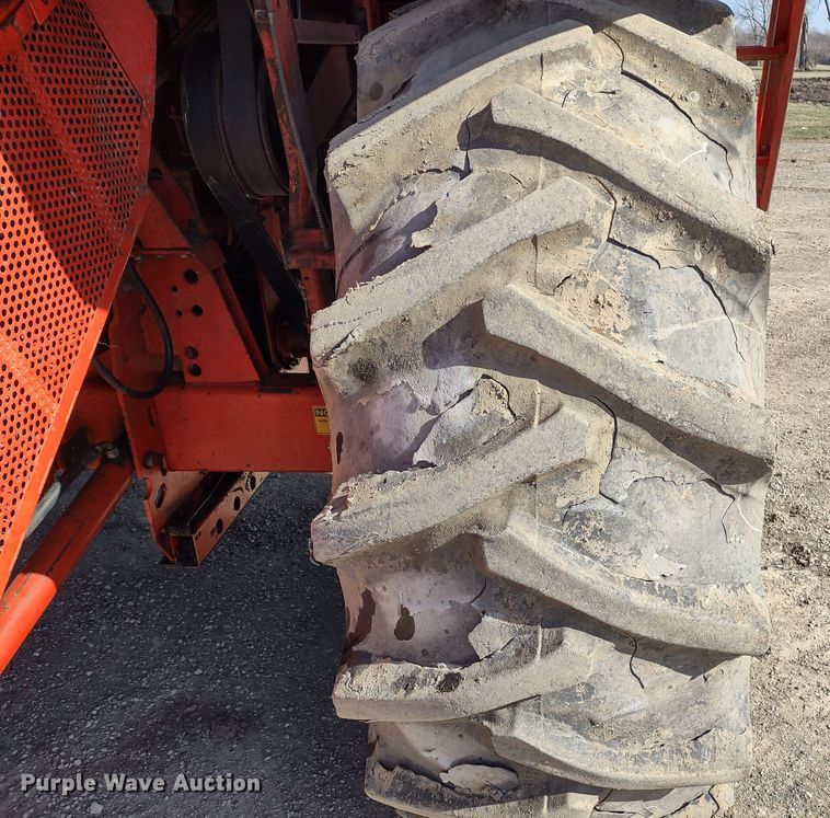 image for item DR8264 1981 Massey Ferguson 860  RWA combine