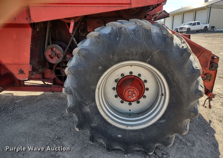 image for item DR8264 1981 Massey Ferguson 860  RWA combine