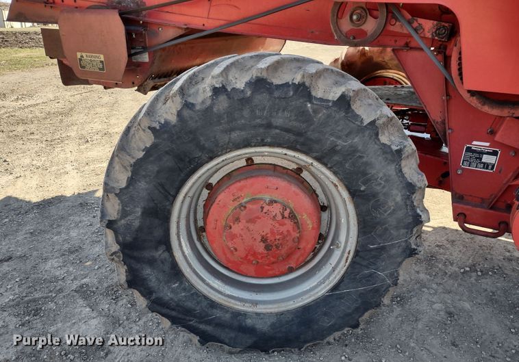 image for item DR8264 1981 Massey Ferguson 860  RWA combine