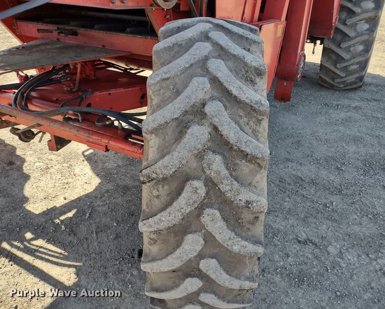 image for item DR8264 1981 Massey Ferguson 860  RWA combine