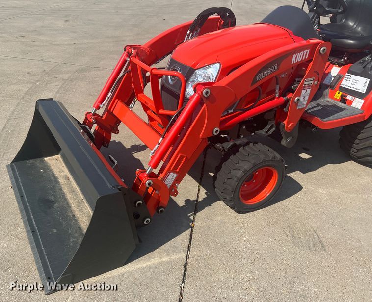 image for item DS2844 Kioti CS2220H  MFWD tractor