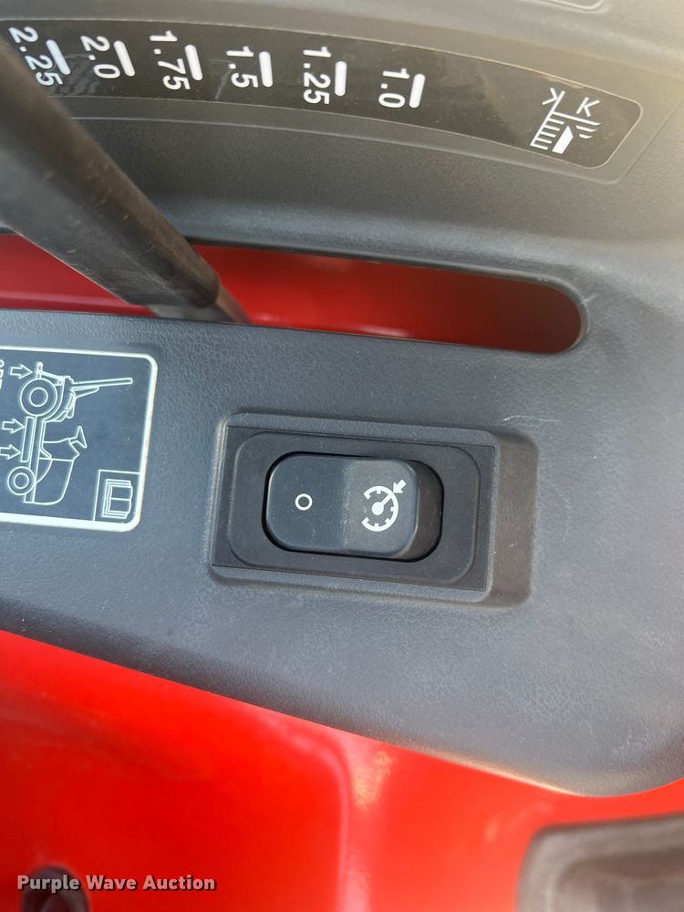 image for item DS2844 Kioti CS2220H  MFWD tractor