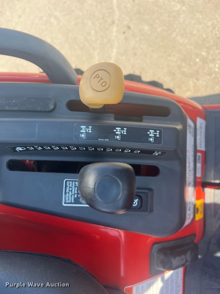 image for item DS2844 Kioti CS2220H  MFWD tractor