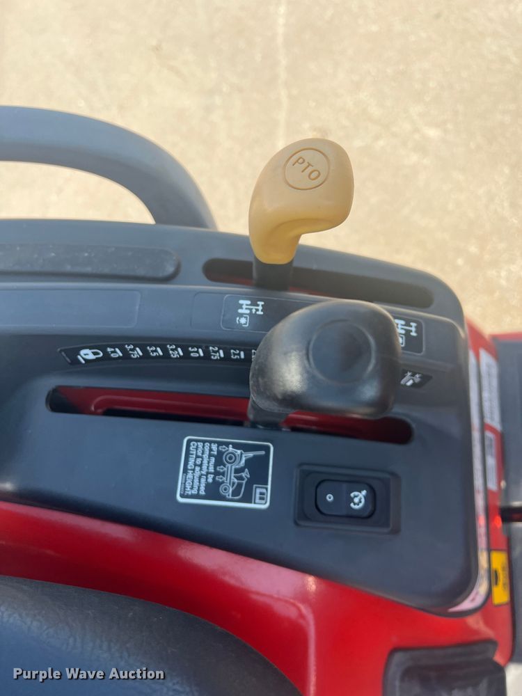 image for item DS2844 Kioti CS2220H  MFWD tractor