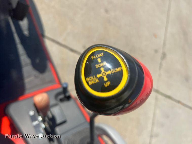 image for item DS2844 Kioti CS2220H  MFWD tractor