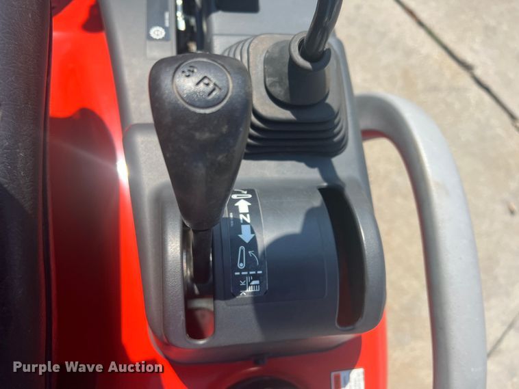 image for item DS2844 Kioti CS2220H  MFWD tractor