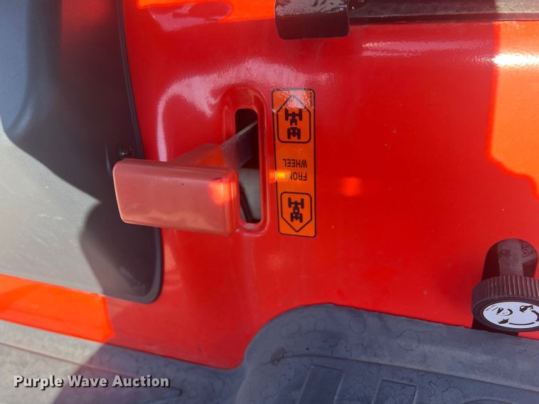 image for item DS2844 Kioti CS2220H  MFWD tractor