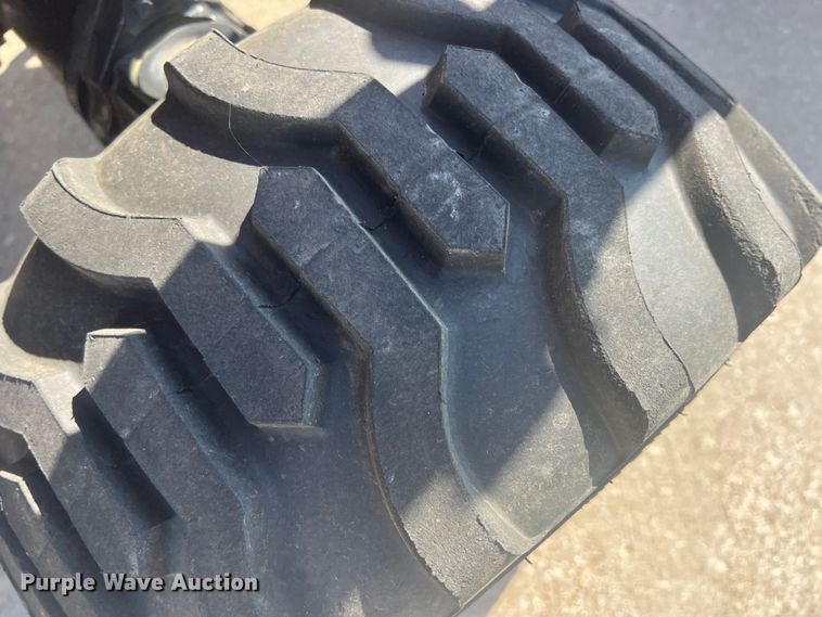 image for item DS2844 Kioti CS2220H  MFWD tractor