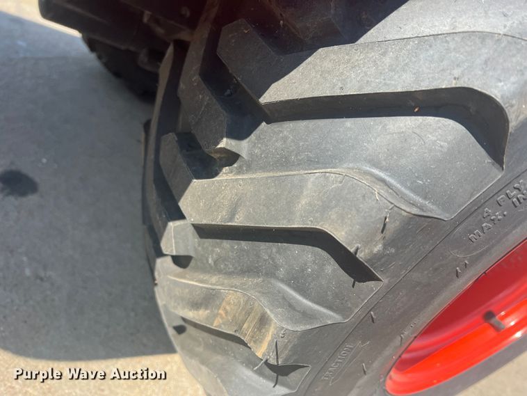 image for item DS2844 Kioti CS2220H  MFWD tractor