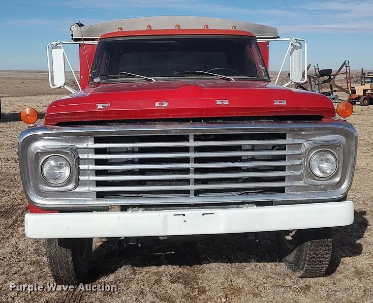 image for item GP9604 1970 Ford F600  grain truck