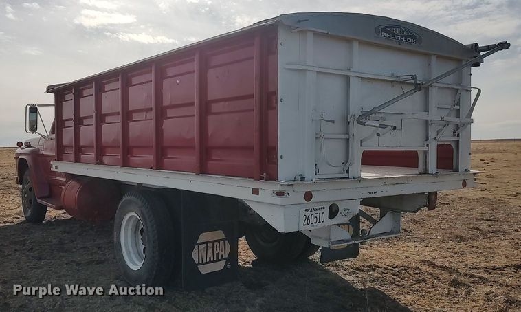 image for item GP9604 1970 Ford F600  grain truck