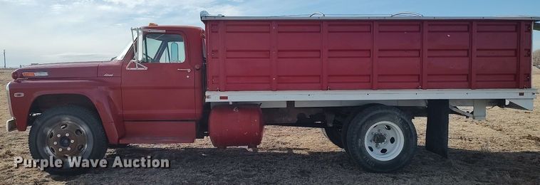 image for item GP9604 1970 Ford F600  grain truck