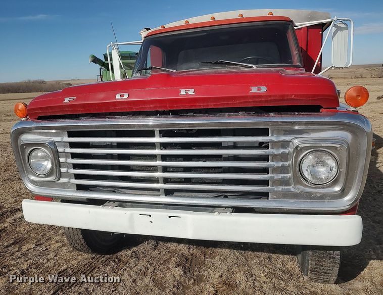 image for item GP9604 1970 Ford F600  grain truck