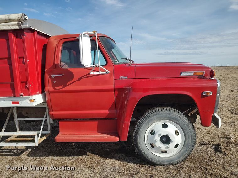 image for item GP9604 1970 Ford F600  grain truck