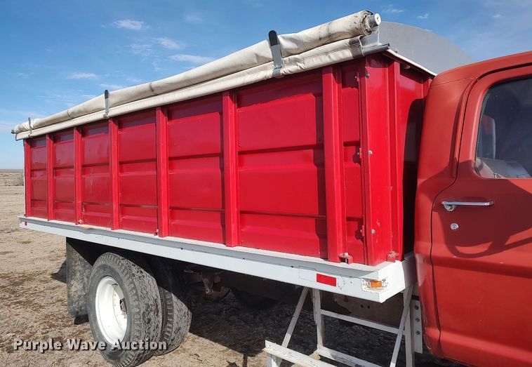 image for item GP9604 1970 Ford F600  grain truck