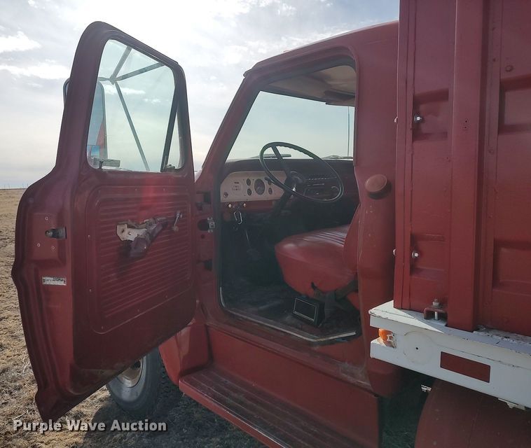 image for item GP9604 1970 Ford F600  grain truck