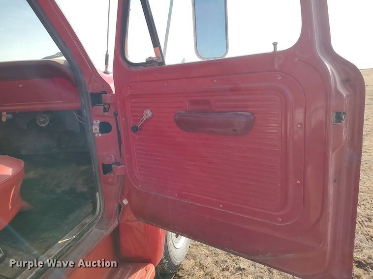 image for item GP9604 1970 Ford F600  grain truck