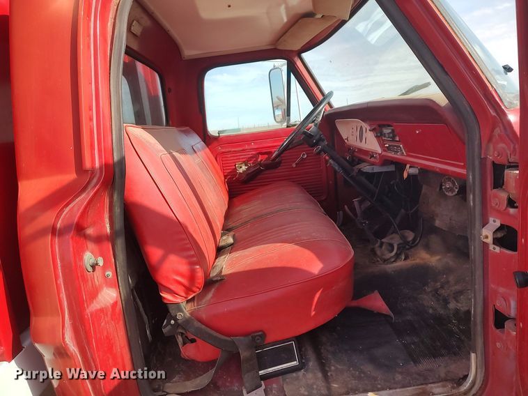 image for item GP9604 1970 Ford F600  grain truck